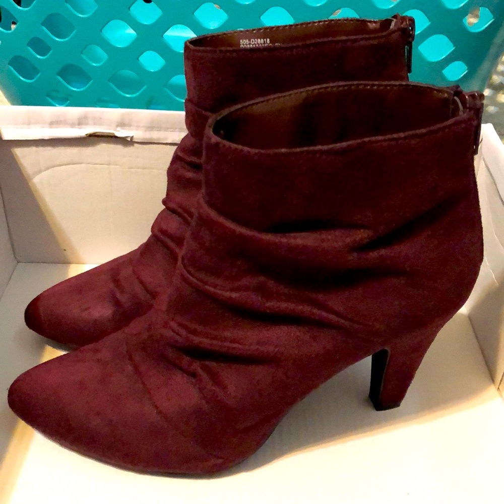 Seven Dials ankle heel boot- plum color
